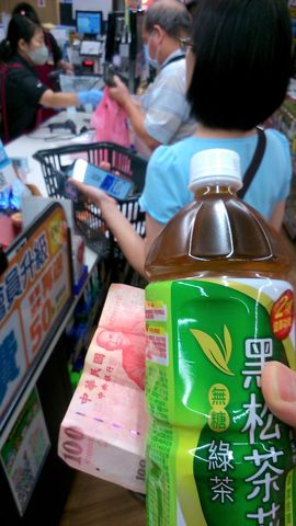 一只楚楚熊☆的图片
