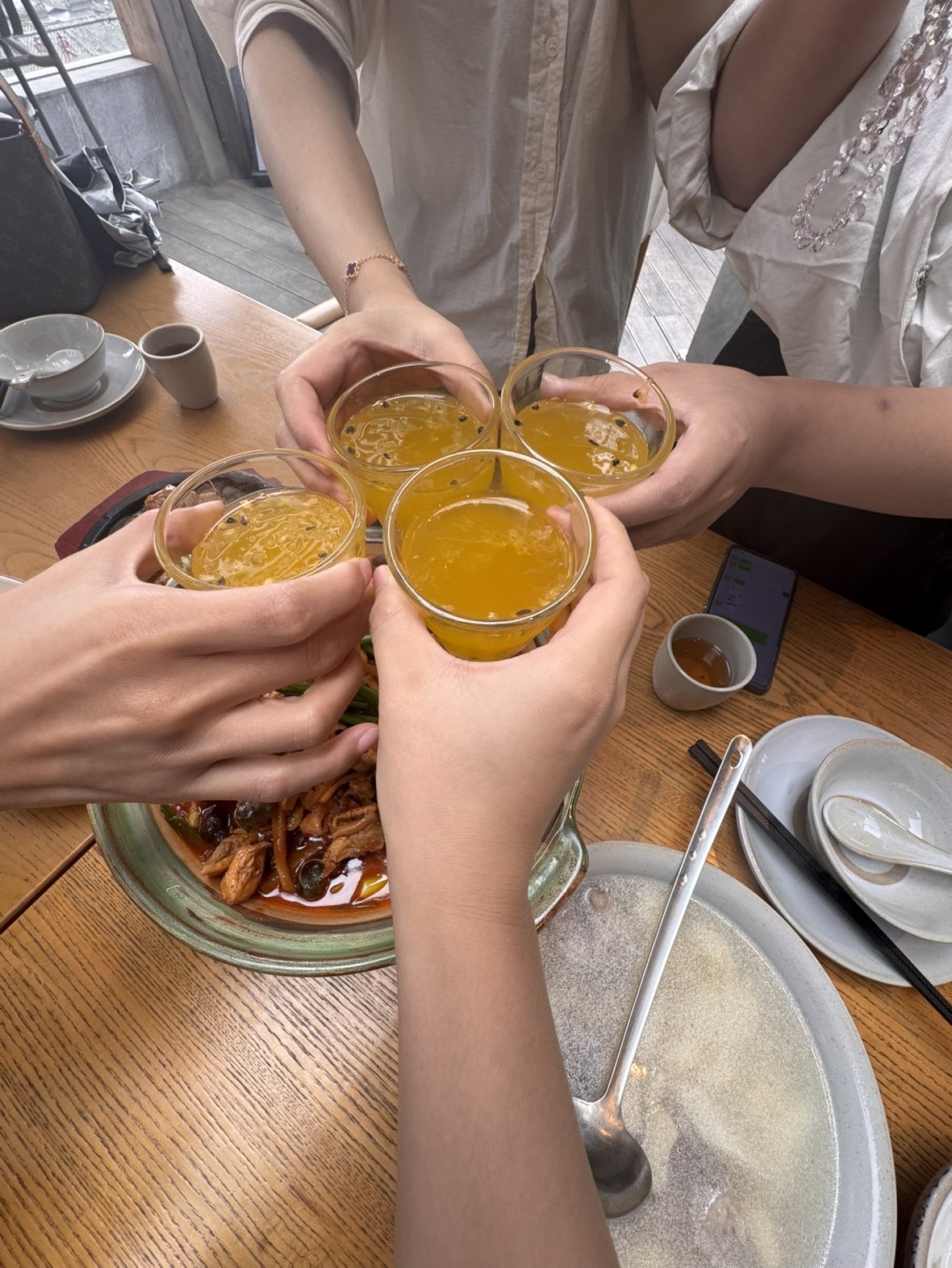 白Y鸭晚上不播主播图片