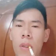 男人肩膀扛着天