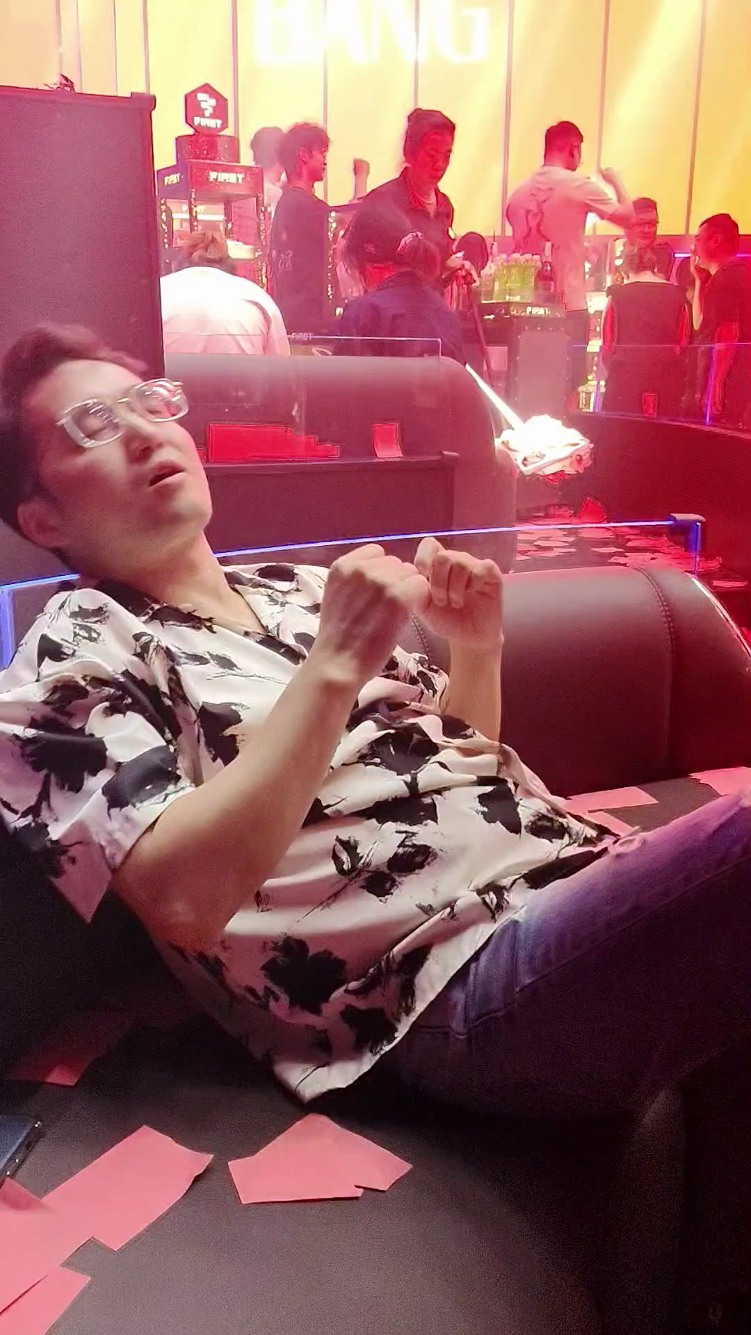 小螺丝开始下手了哈哈
