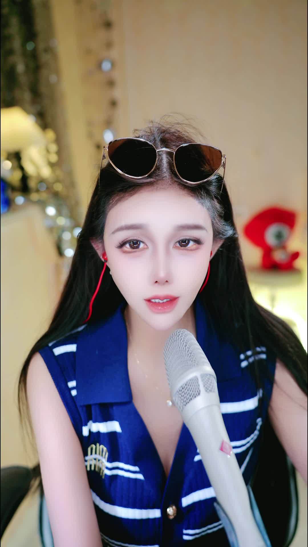 /媚眼