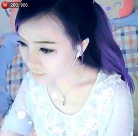 吃狐妖的小鹰主播照片