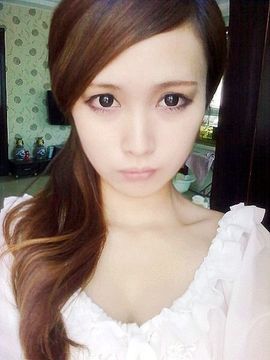 塔塔╮主播照片