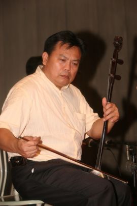 高胡狂主播照片