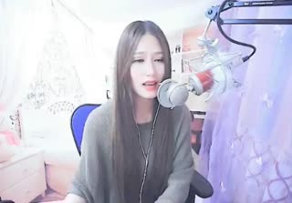 这潇潇的《雨夜》，感觉有些凄凉~