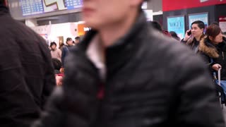 高铁百人一起玩 集体追忆童年时光.mov