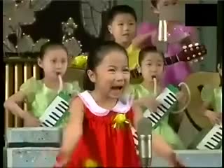 朝鲜小姑娘又出新作 小伙伴们表情神同步