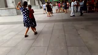 两位大妈和两位大爷的舞蹈……看得我真是醉了