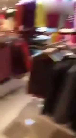 一大早买乔丹鞋的人