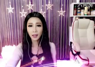 卷发女生献唱影视金曲《红颜旧》~感情丰富~