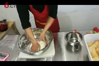 河南鸡蛋灌饼，鸡蛋灌饼的做法