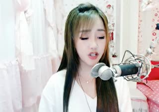 人美歌甜~萌妹子翻唱《一个像夏天一个像秋天》
