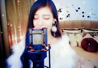 你还记得那一朵丁香花吗？美女现在送给你