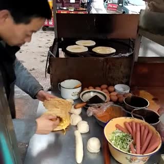 嗨翻天的煎饼哥哥