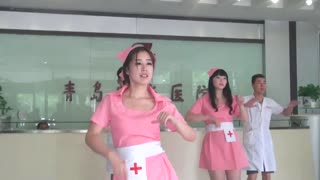 护士版小苹果，广场舞也能这么跳