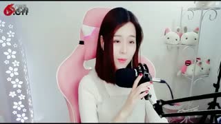 美女翻唱《成都》很有味道 非常好听