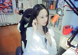 在你手心画了一个《大圈圈》~和你背靠着背说直到永远