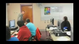 感动ing！！美国大兵突然回家Part3。最后亲人相拥亲吻的场面果断泪奔了