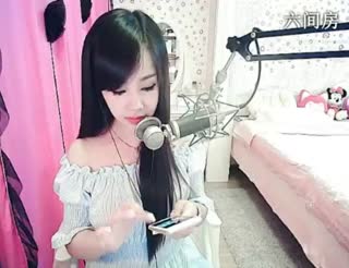 六间房美女主播╰⋛泡沫ღ寒兮⋚╯ 秀场直播