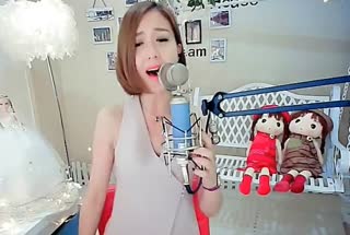 短发妹子另类喊麦《断情笔》~嗓音亮了~