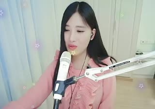 萌妹子翻唱广场舞神曲《很有味道》