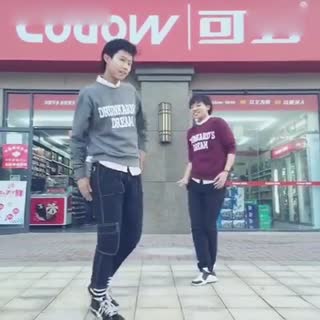 ·····哦~面光太强照的鼻子都没了？