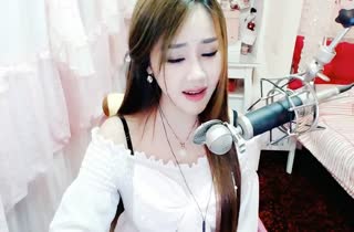 在这孤单角色里~对白总是自言自语~对手都是回忆