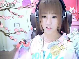 六间房美女主播☜小鱼儿@☞秀唱爱你一百岁视频