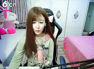 六间房热门视频呆萌女主播久美秀high歌