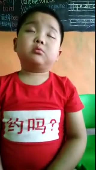 衣服亮了！熊孩子不瞌睡只是有点困