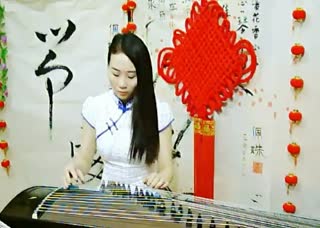 主播古筝弹奏《铁血丹心》~