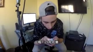 恶搞两间披萨店让他们替彼此订餐，对话内容令他笑到差点喘不过气！
