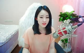 每一次《当爱在靠近》他在紧紧的抱住你