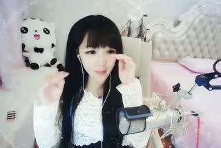 我像只鱼儿在你的荷塘~只为和你守候那皎白月光