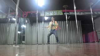 a林李凤迪吧领舞（福州星东方专业钢管舞领舞教练培训学校）.wmv