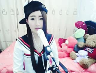 你总是用右手牵着我~但是心却跳动在《左边》