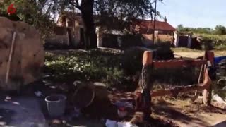 水泥雕塑假山----袁洪亮景观艺术培训学校制片