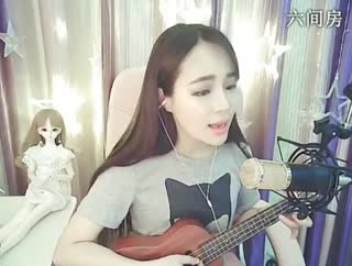 美女自弹自唱《爱情》~爱你让我有种不安情绪
