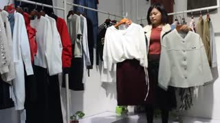 卡拉贝斯女装尾货批发 广州伊曼服饰品牌女装折扣