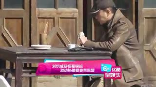 刘恺威获杨幂探班 激动热搂爱妻秀恩爱.flv