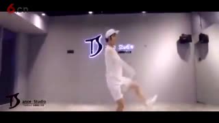 编舞我只服你！小哥用白娘子的主题曲编舞
