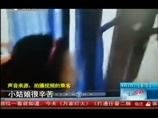 实拍十岁女孩让座不及时遭大妈骂哭