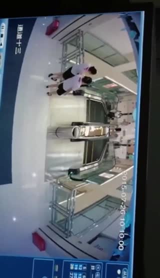 危险的电梯，请小心