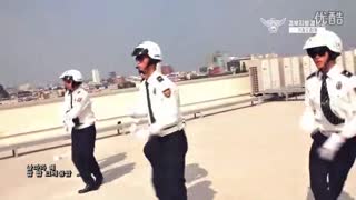 警察舞蹈模仿、