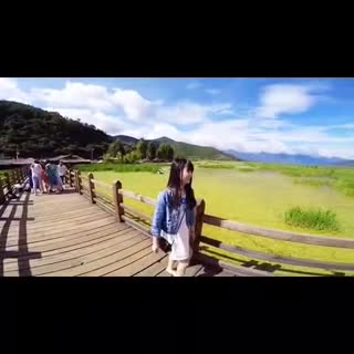 骑着小电动沿着泸沽湖环湖一周