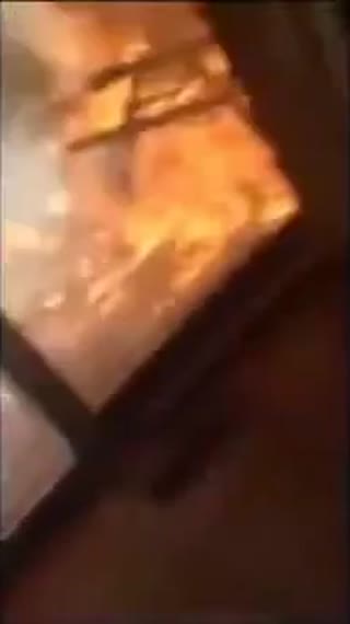 你家房子都着火了，你还淡定录视频呢