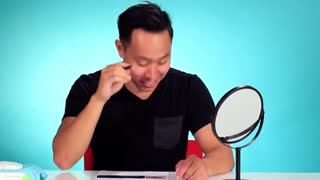 男生尝试画眼线