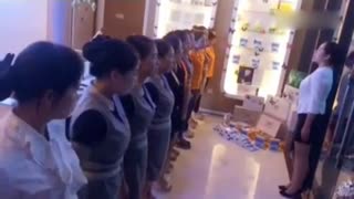 妹子们打鸡血喊口号 一句没听懂依然被震到了