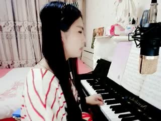 邻家小妹钢琴弹唱《荷塘月色》