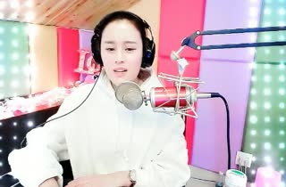 《有个爱你的人不容易》有爱人就好好珍惜